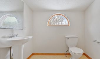 2218 Lee Dr, Akron, OH 44306