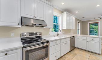 109 Bay Colony Way, Apalachicola, FL 32320