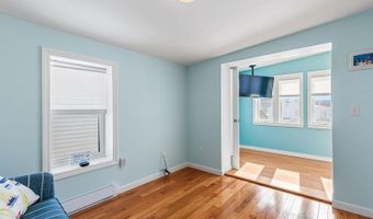 6 MacAlder St, Narragansett, RI 02882