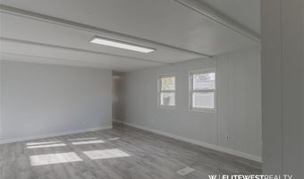 23 3rd Ave W, Deaver, WY 82421