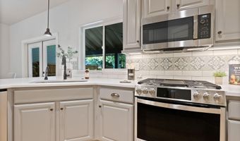 20421 Aberdeen Dr, Bend, OR 97702