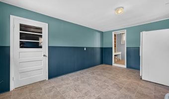 911 David St, Antioch, IL 60002