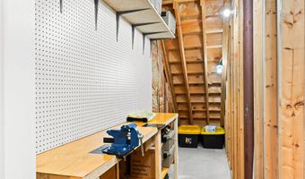 9 Hubbard Rd, Amherst, NH 03031