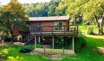 446 HIGH ACRES Dr, Chester, WV 26034