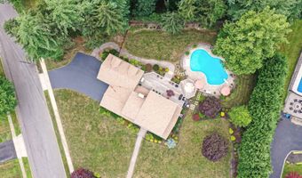 44 Devonshire Ct, Middletown, NJ 07748