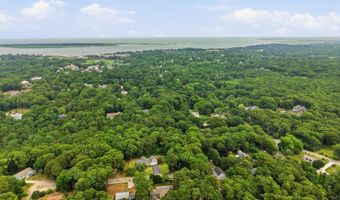 40 Cape Cod Ln, Barnstable, MA 02630