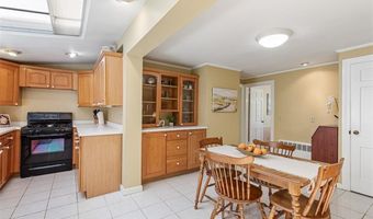 1 Joann Dr, Barrington, RI 02806