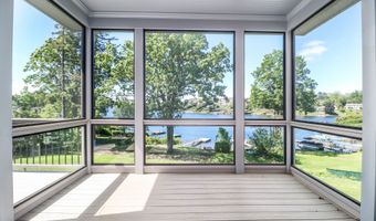 13 Kellogg St, Brookfield, CT 06804