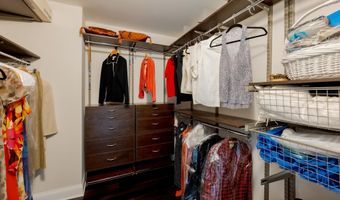 4915 HAMPDEN Ln 206, Bethesda, MD 20814