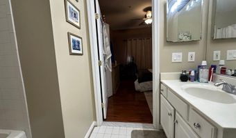15612 EVERGLADE Ln 401, Bowie, MD 20716