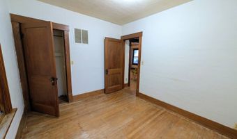 902 W 10th St, Atlantic, IA 50022