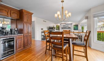 1713 Edgewood Dr, Algonquin, IL 60102