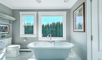 102 Cranberry Ter, Cranston, RI 02921
