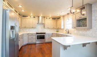 1904 Mayflower Rd, Bentonville, AR 72713