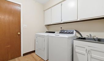 2825 Tuebingen Pkwy, Ann Arbor, MI 48105