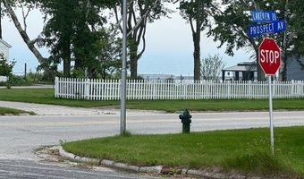 305 Lakeview Dr, Algoma, WI 54201
