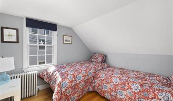 28 Extension St, Newport, RI 02840