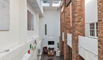 207 S PATRICK St 204, Alexandria, VA 22314