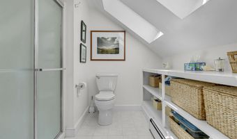 2 Sunnyfield Ln, Falmouth, ME 04105