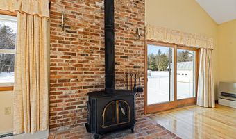 9 Snug Harbor Rd, Belgrade, ME 04917