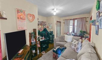 95 School St, Lincoln, RI 02865