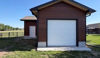 1524 Beechwood Dr, Aurora, NE 68818