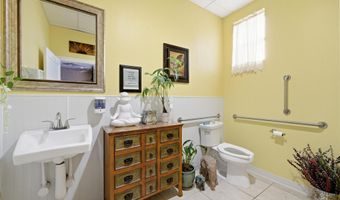 209 Broadway, Amityville, NY 11701