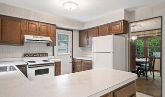 19 Galloping Cir, Belford, NJ 07718
