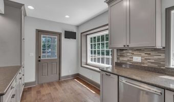 18 Middletown Ave, Atlantic Highlands, NJ 07716