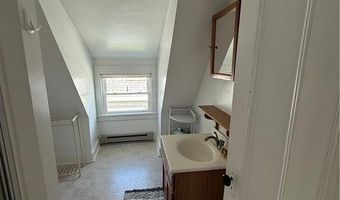 28 Calvert St 3, Newport, RI 02840