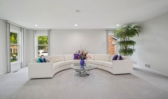 4045 N Harvard Ave, Arlington Heights, IL 60004