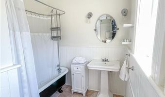 201 W 33rd St, Savannah, GA 31401