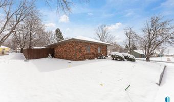 328 S 3rd Ave, Brandon, SD 57005