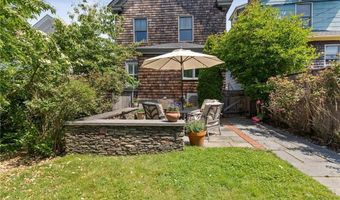 21 John St, Newport, RI 02840