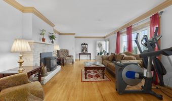 44 Clapboard Ridge Rd, Danbury, CT 06811