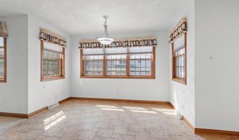 321 E APPLE CREEK Rd, Appleton, WI 54913