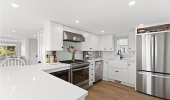 102 Lincoln Ave, East Providence, RI 02915