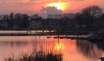 28 Palm Beach Ave, Narragansett, RI 02882