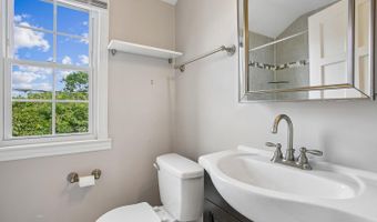 5812 N KINGS Hwy, Alexandria, VA 22303