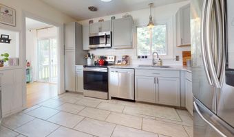 5 Crawford Dr, Bath, ME 04530