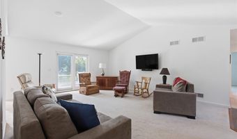 108 Winfield Manor Dr, Adams Twp., PA 16046