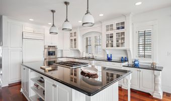 73 E 25th St, Avalon, NJ 08202