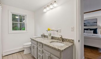 43 Lakeside Dr, Falmouth, ME 04105