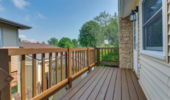 223 W Tanglewood Dr, Arlington Heights, IL 60004