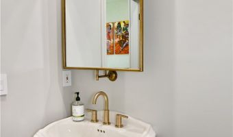 460 Club Dr, Aurora, OH 44202