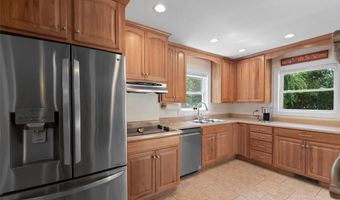603 Rue Montand Dr, Ballwin, MO 63011
