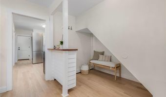 28 Young St 1, Newport, RI 02840