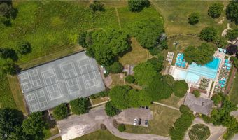 686-20 Fairington Ln, Aurora, OH 44202