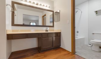 820 Red Coach Ln, Algonquin, IL 60102