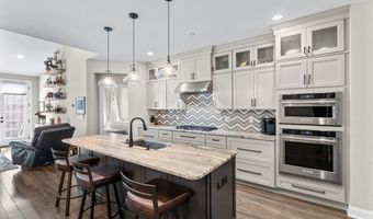 63 Great Hill Dr 63, Bethel, CT 06801
